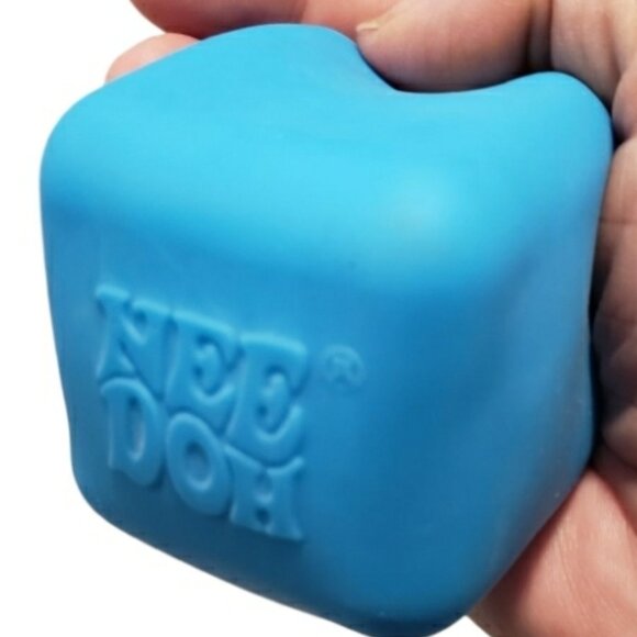 NeeDoh Nice Cube Glow -Sensory  with a Super Solid in The Dark One  Per Orden - Picture 8 of 9